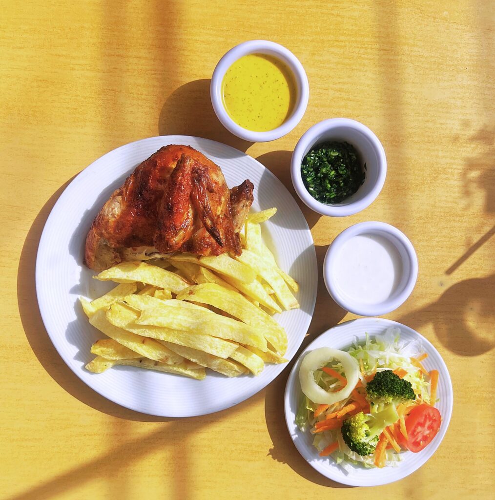Resultado enriquecidos en la SERP de Google al buscar '1 4 pollo a la brasa'